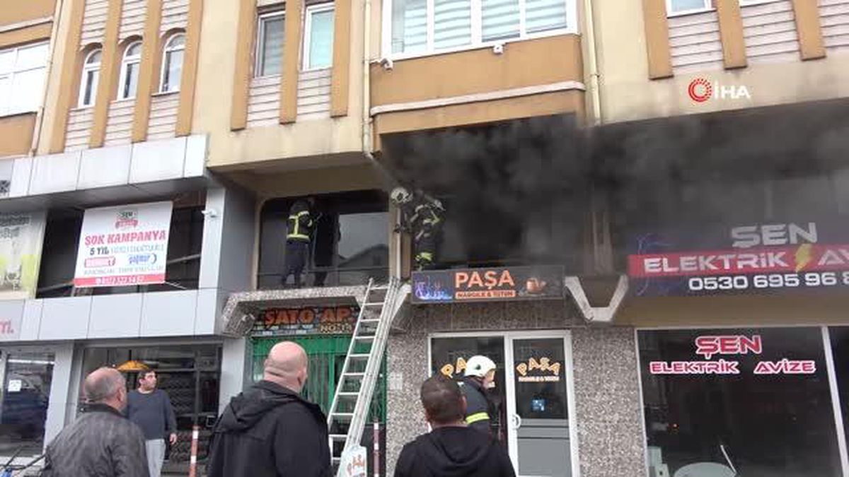 Apartmanda çıkan yangın paniğe neden oldu