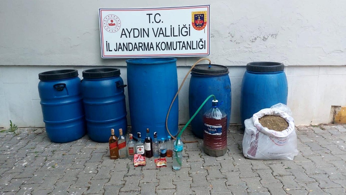 Aydın 3. sayfa haberi... Bozdoğan\'da 530 litre el yapımı içki ele geçirildi