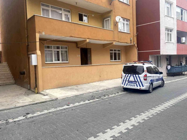 İstanbul'da ekipleri alarma geçiren 'sinekli ev'! İçine girilince ilginç gerçek ortaya çıktı İstanbul'da ekipleri alarma geçiren 'sinekli ev'! İçine girilince ilginç gerçek ortaya çıktı