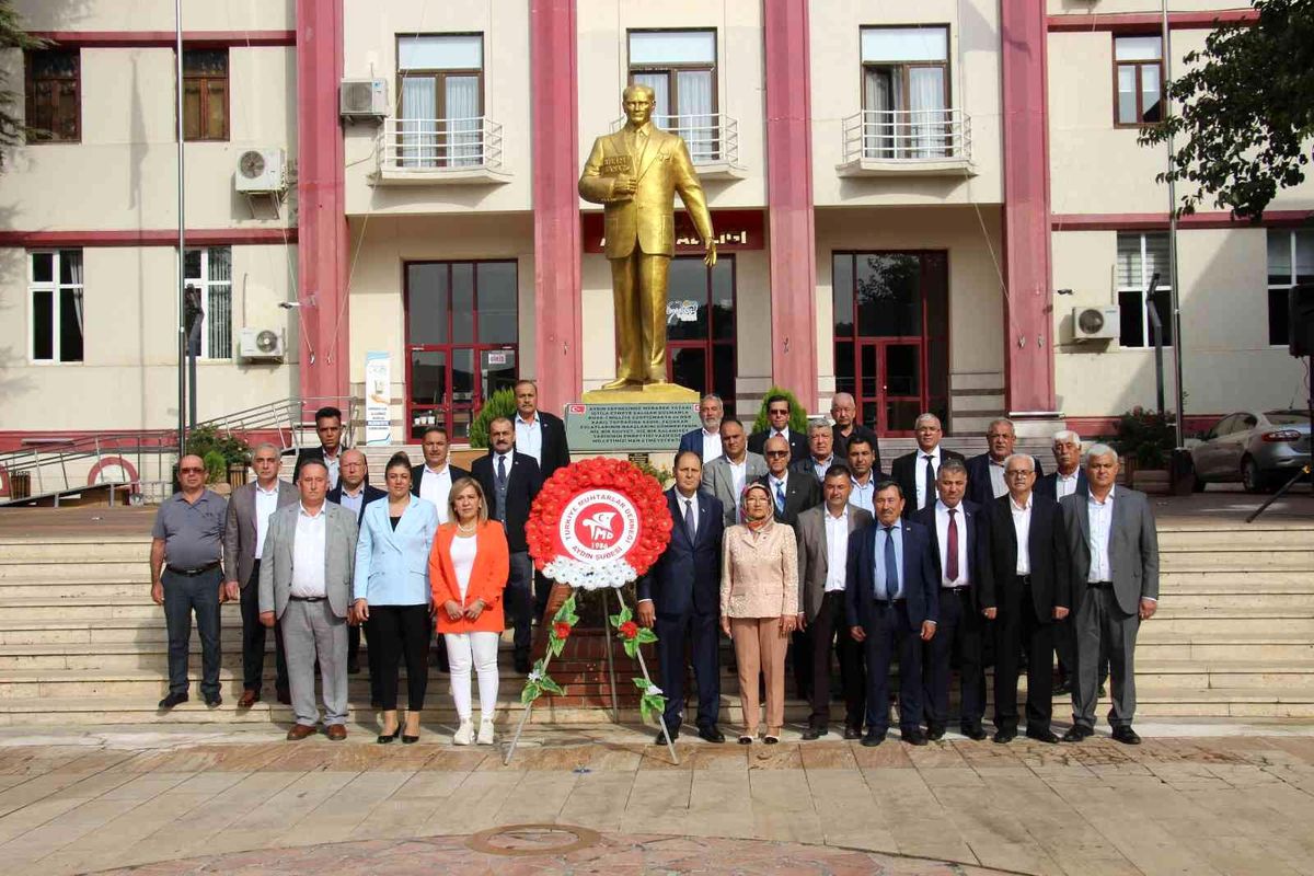 Aydın yerel haberi | Efeler\'de muhtarlar günlerini kendi başlarına kutladı