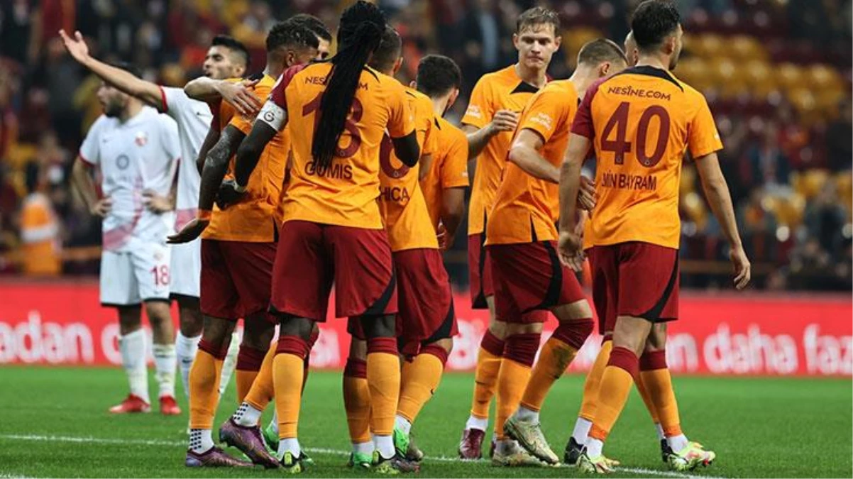 Galatasaray-Kastamonuspor karşılaşmasının yorumcusu Ahmet Akcan canlı yayında söyledikleriyle dalga konusu oldu