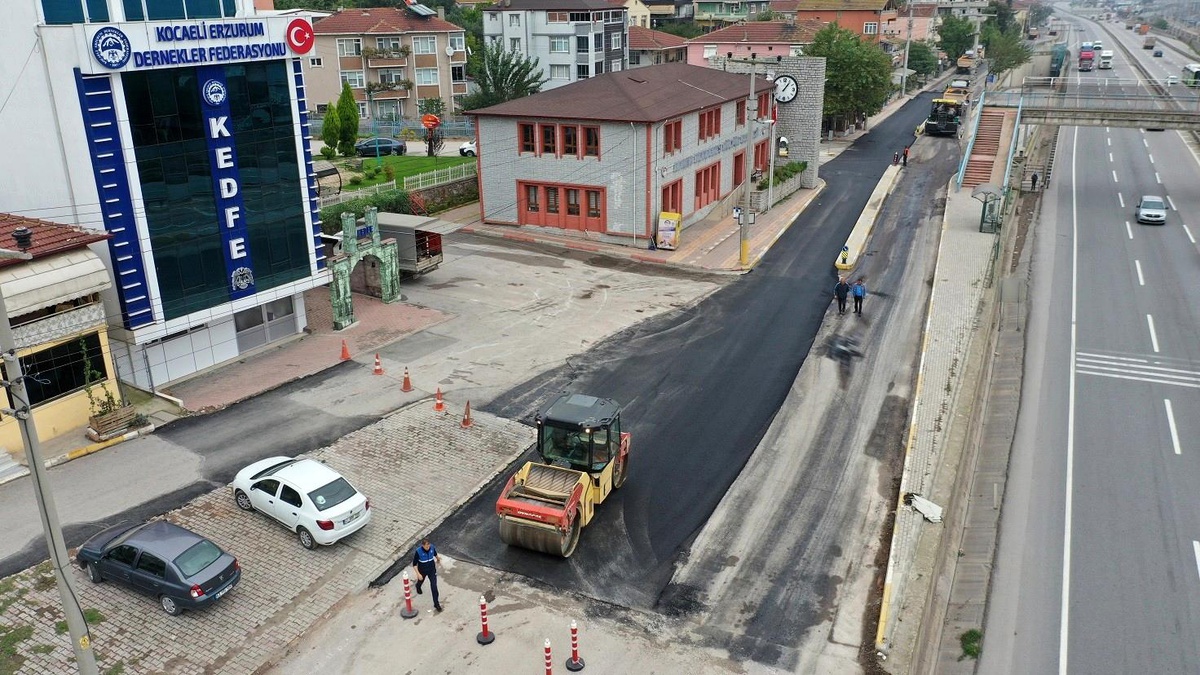 Gazi Mustafa Kemal Caddesi\'ne 700 ton asfalt serildi