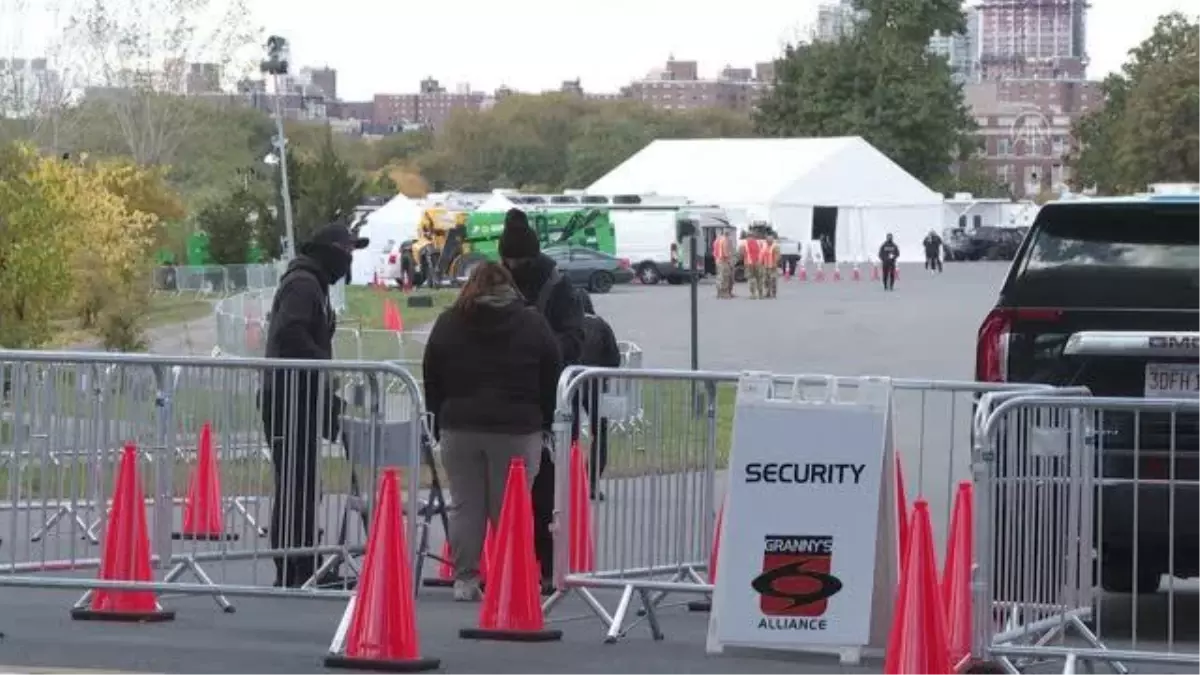 Göçmenler için dev çadır tesisi açıldı