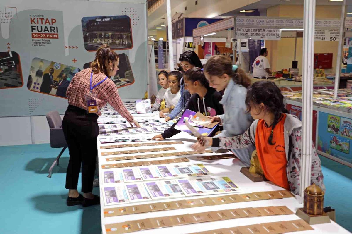 Kayseri haberi: Kitap Fuarında Talas\'a yoğun ilgi