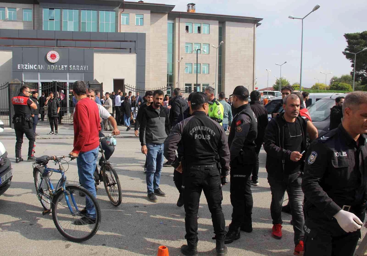 Son dakika haberi | Mahkeme çıkışında davalı oldukları gencin babasını öldüren zanlı tutuklandı