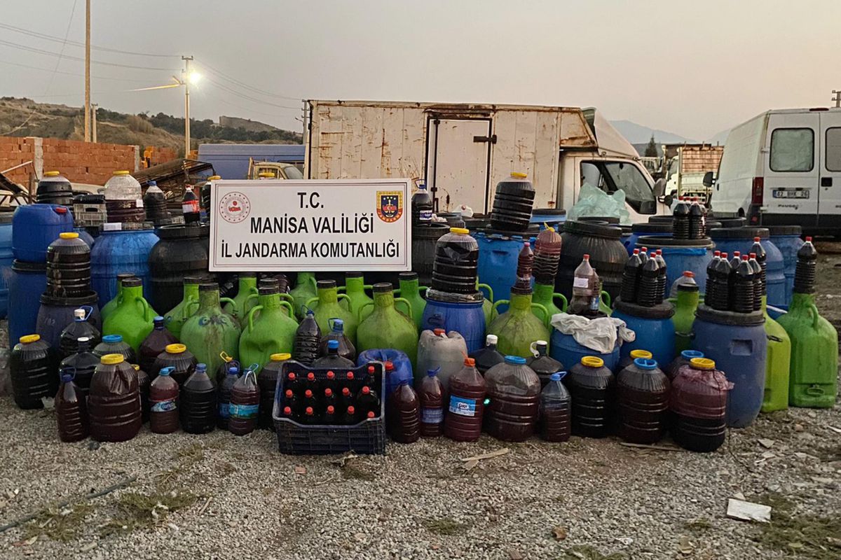 Manisa gündem haberleri | Manisa\'da 16,5 ton sahte içki ele geçirildi