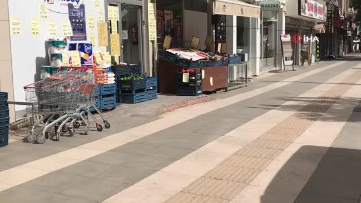 Marketin önünden bir kasa ekmek çalan şahıs kamerada