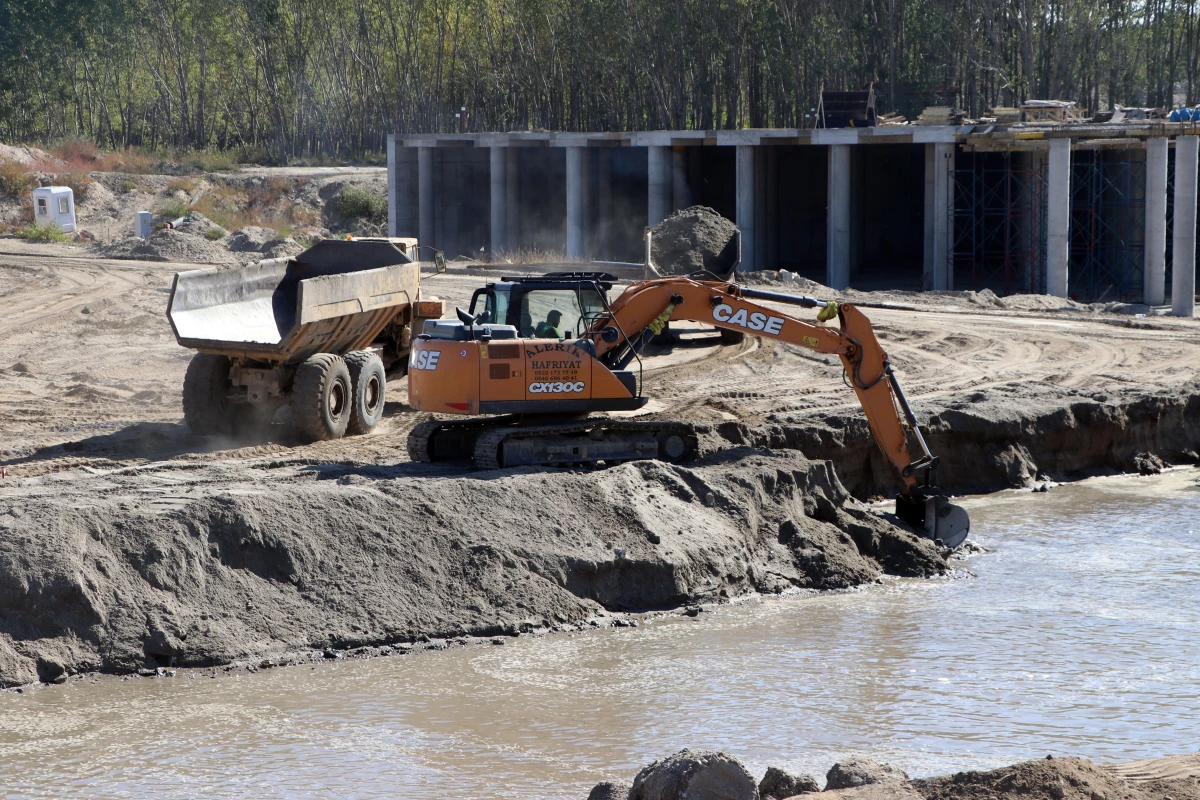 Edirne haber | Meriç Nehri\'ne kurulan santralde aralık itibarıyla elektrik üretilmesi hedefleniyor