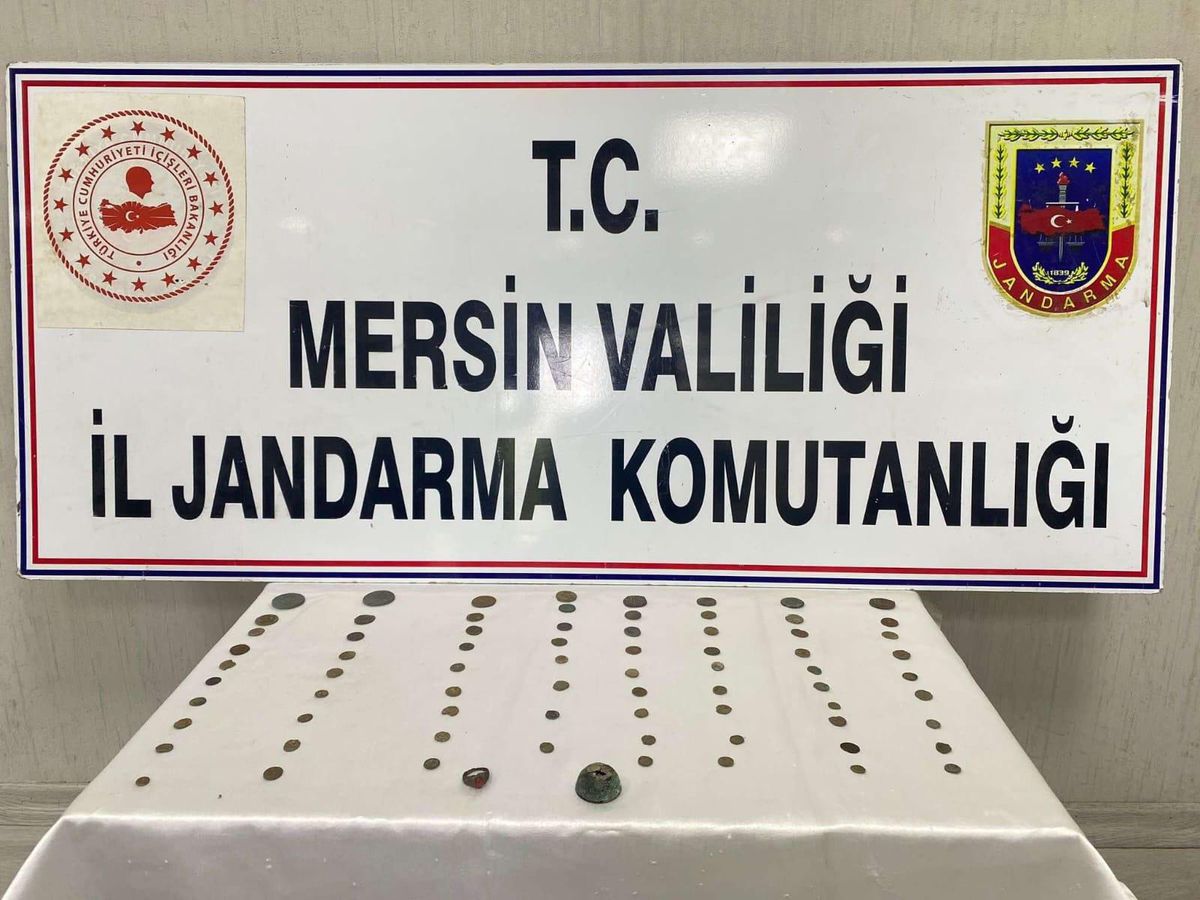 Mersin haberleri: Mersin\'de 80 bronz sikke ve 2 obje ele geçirildi