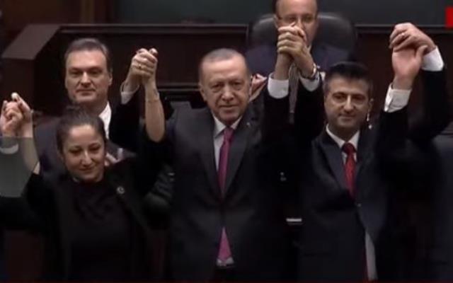 Mikrofonda ses gittikten sonra Cumhurbaşkanı Erdoğan'dan Çelebi'ye dikkat çeken uyarı