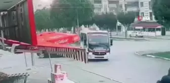 Son dakika haber | Minibüsün devrildiği kaza anları kamerada