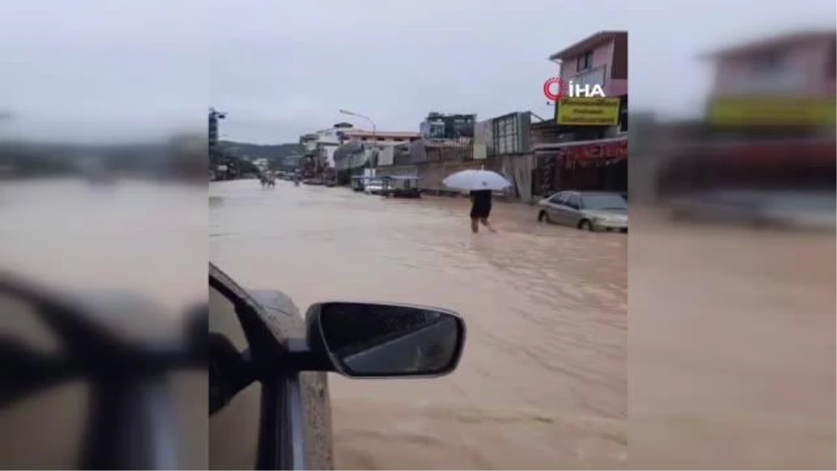 Phuket Adası sele teslim oldu, eğitime ara verildi