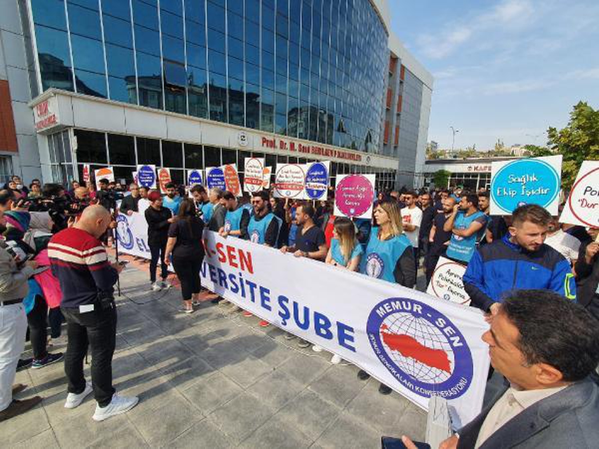 Elazığ haberi... Sağlık-Sen Elazığ Üniversite Şubesi üyelerinden eylem
