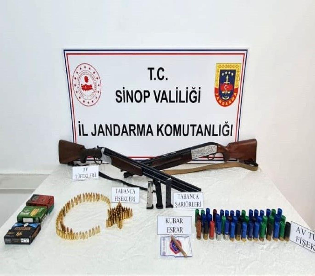 Sinop 3. sayfa haberleri: Sinop\'ta 4 ilçede torbacı operasyonu: 8 kişiye gözaltı