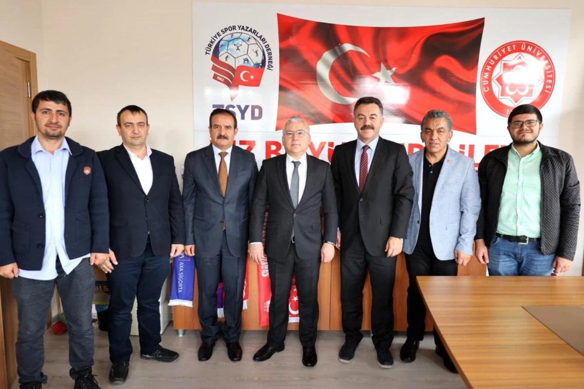 Sivas spor haberi: Sivas Valisi Yılmaz Şimşek TSYD Sivas Şubesi\'ni ziyaret etti