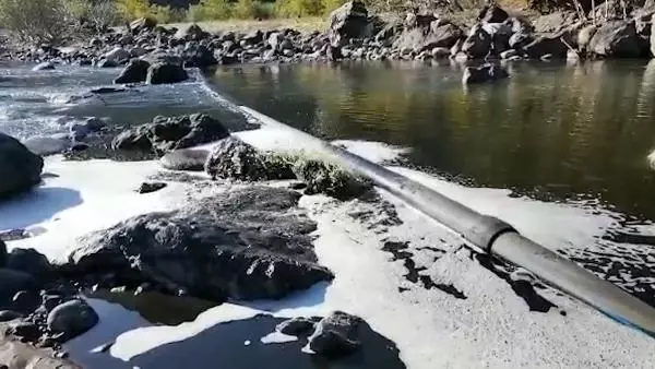 Çöp dağlarından sızan atık su Çevre ve Şehircilik İl Müdürü'nün başını yaktı