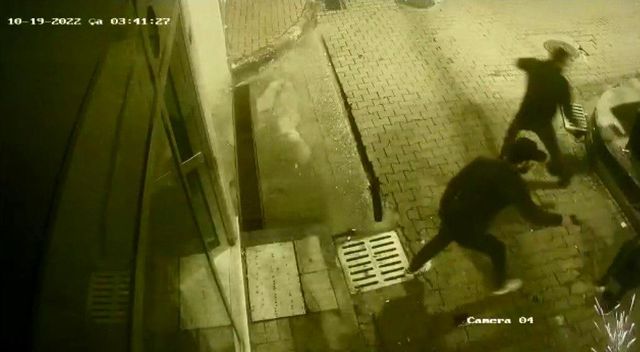 Sokak ortasındaki dehşet saniye saniye kamerada Sokak ortasındaki dehşet saniye saniye kamerada