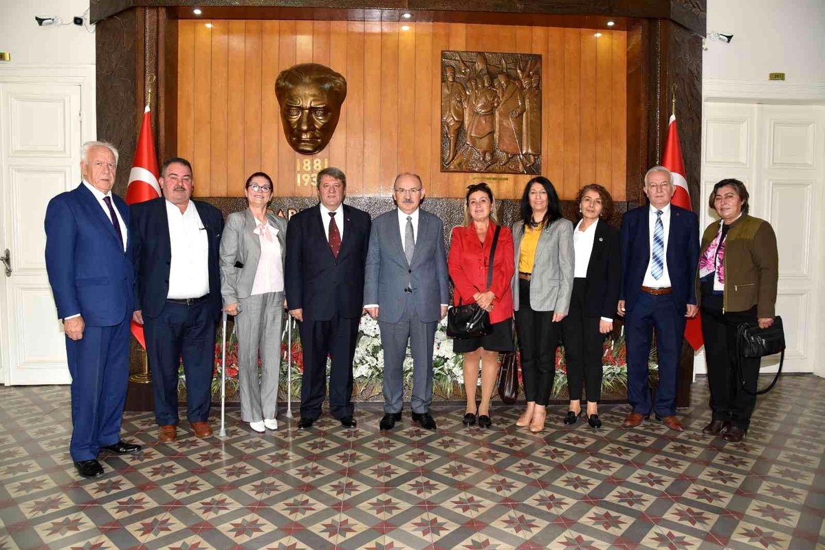 Vali Karadeniz muhtarların gününü kutladı