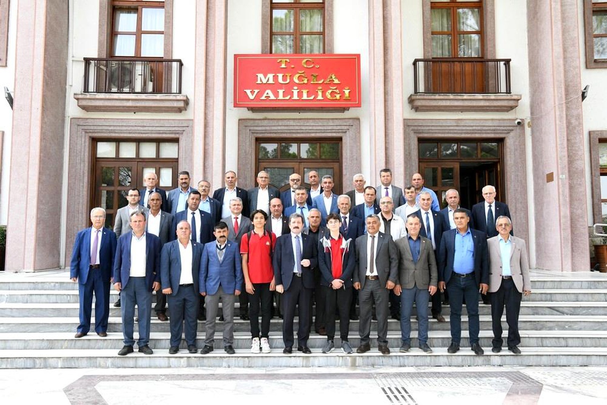 Vali Orhan Tavlı Muhtarlarla Bir Araya Geldi