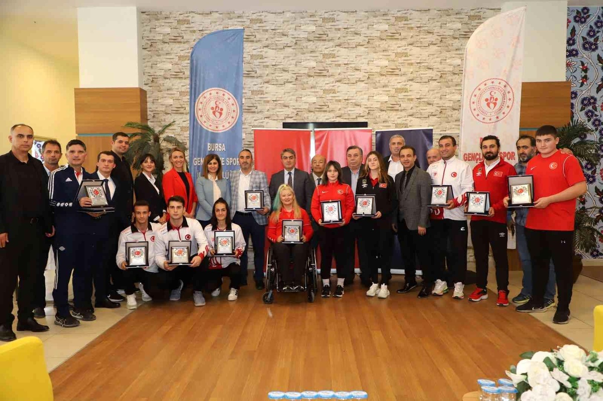 Bursa haberi | Yıldırım Belediyesi\'ne yılın en iyi spor kulübü ödülü