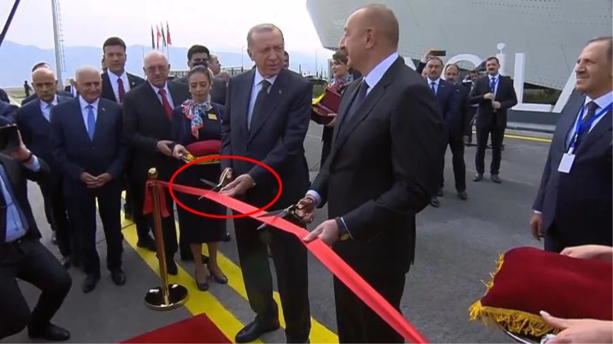 Açılış törenine damga vurdu! Erdoğan\'ın "Makas altın değil mi?" sorusuna Aliyev\'den gülümseten yanıt