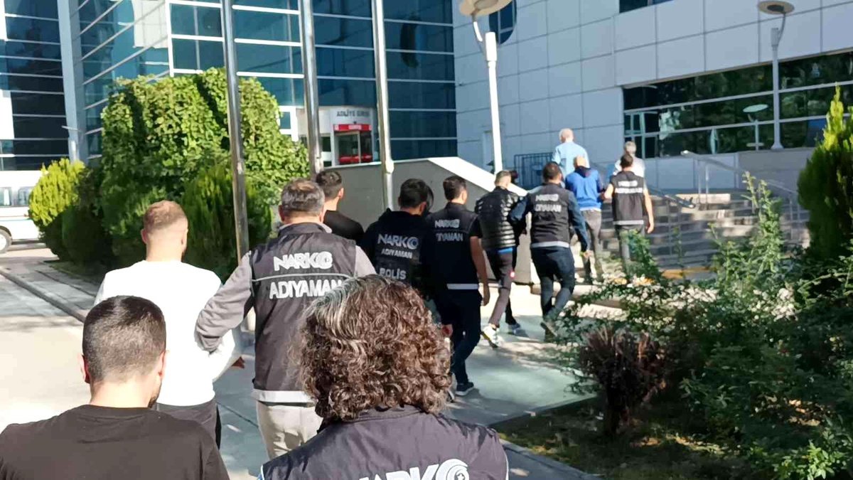 Adıyaman haberleri... Adıyaman\'daki uyuşturucu operasyonunda 5 şahıs tutuklandı