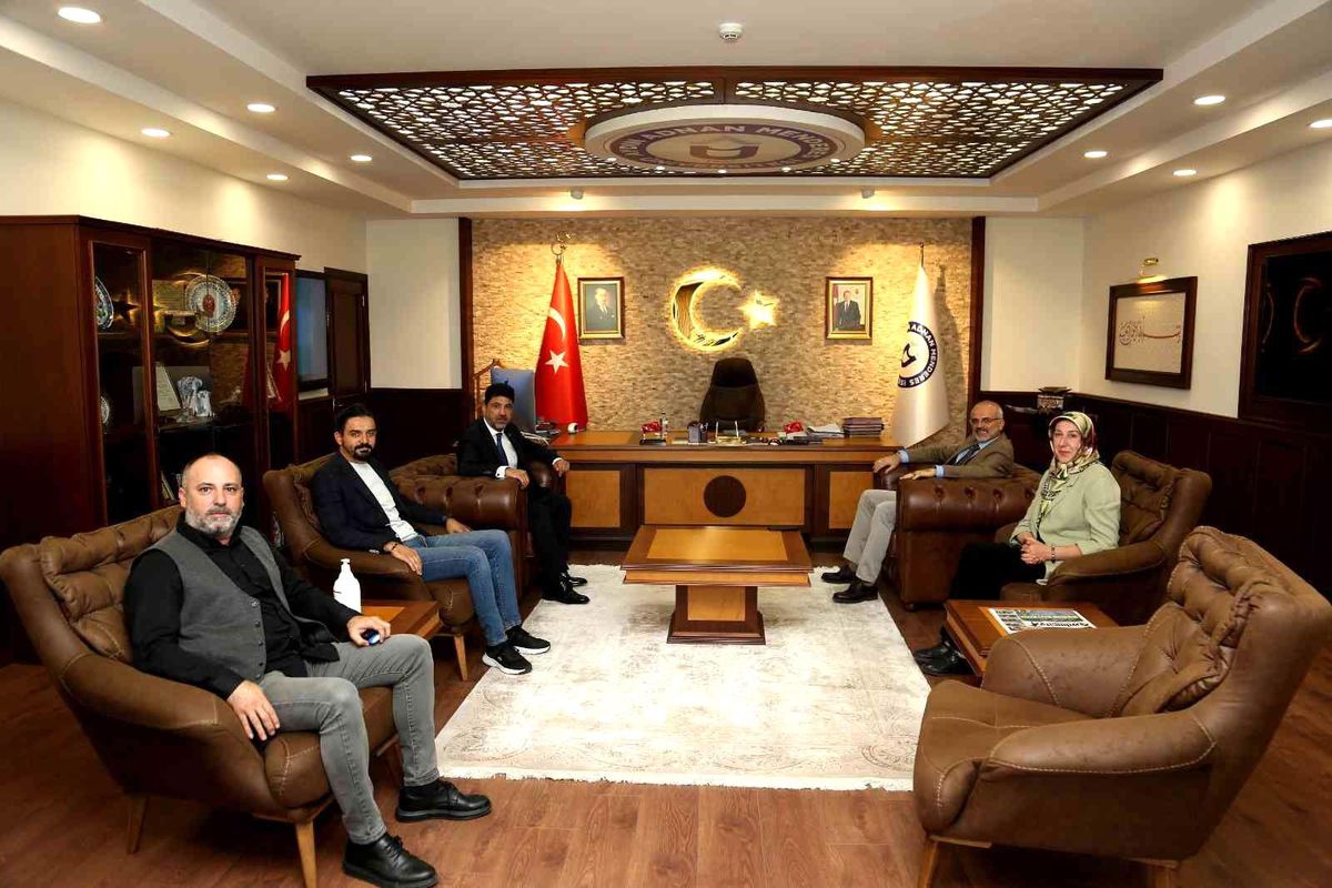 Aydın haberleri! ADÜ Rektörü Aldemir, AK Parti Efeler ilçe yönetimini makamında ağırladı