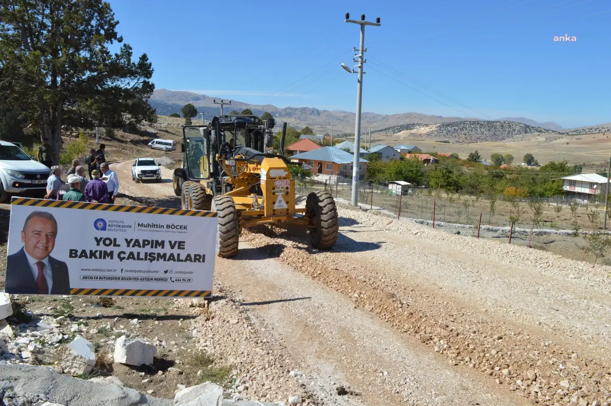 Antalya yerel: Antalya Büyükşehir\'den Korkuteli Yeleme Mahellesi Grup Yolunda Stabilize Çalışması