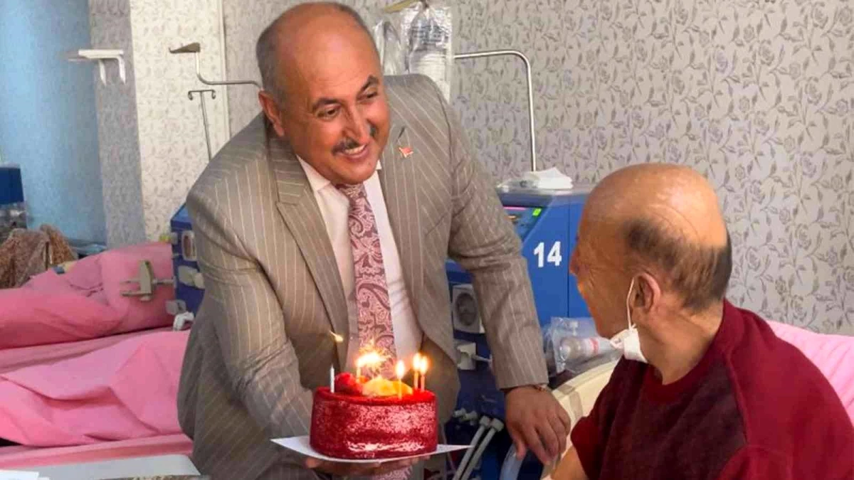 Başkan Türkyılmaz\'dan diyaliz hastasına sürpriz doğum günü