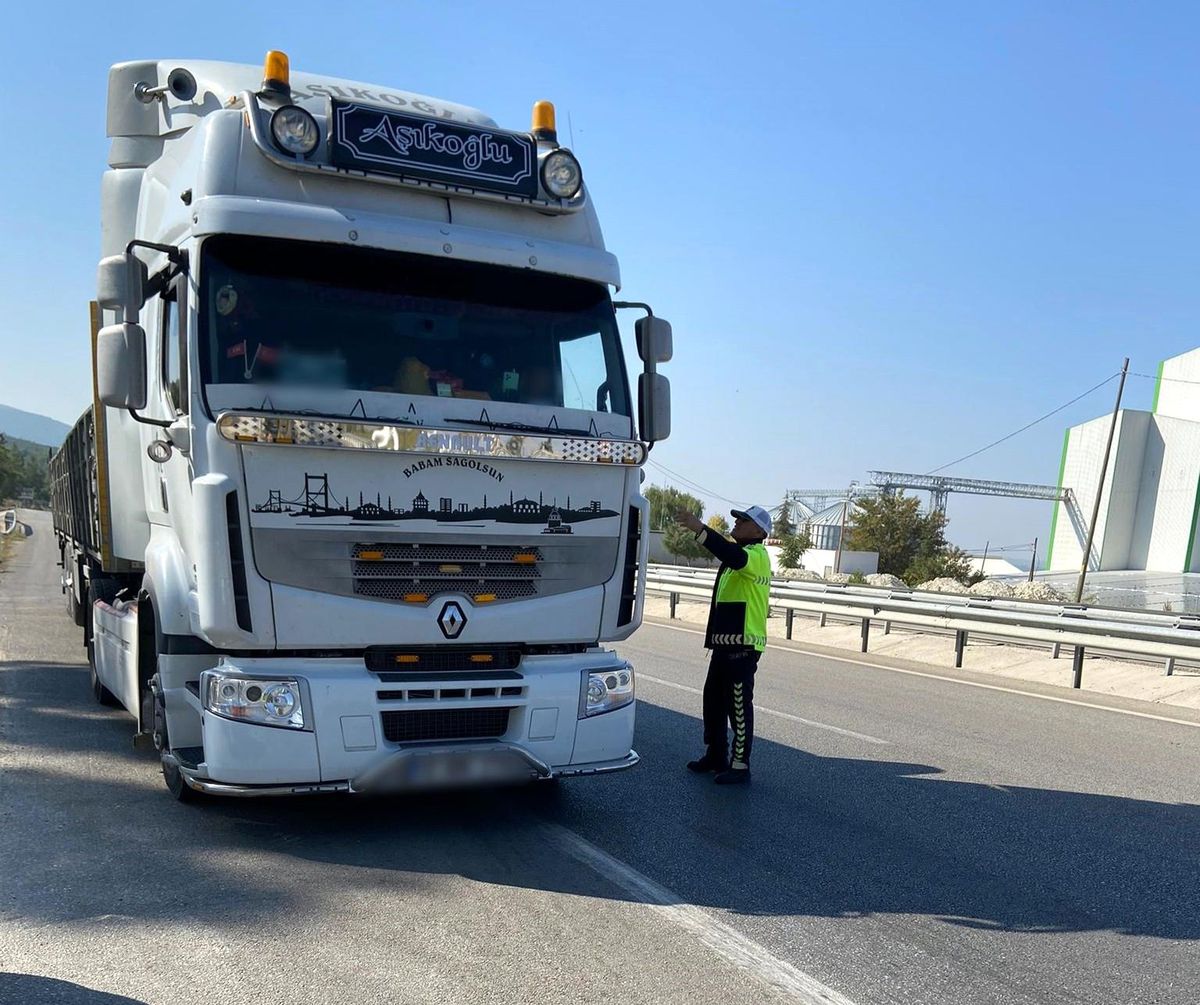 Burdur haber: Burdur\'da trafik denetiminde sürücülere ceza yağdı