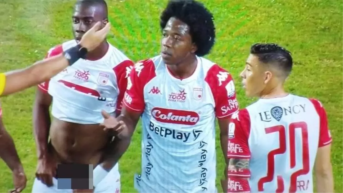 Çağ dışı taktik! Rakibin dikkatini dağıtmak için barajda cinsel organını gösterdi