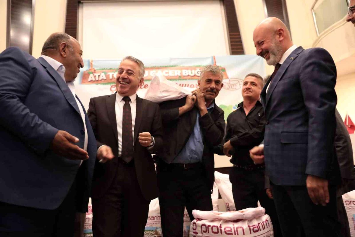 Çiftçilere Ata Yadigarı 28 kromozomlu \'Gacer Buğdayı\' Dağıtıldı