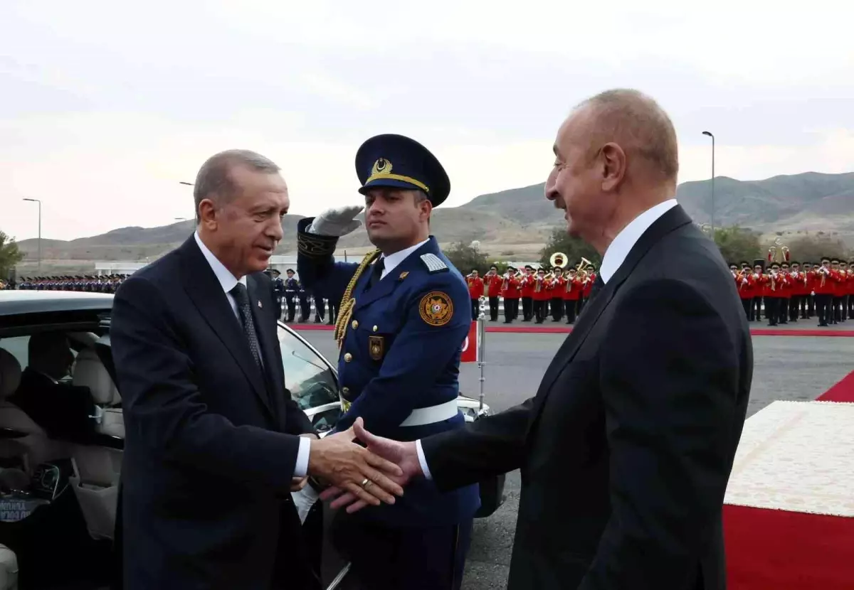 Cumhurbaşkanı Erdoğan, Cebrayıl'da resmi törenle karşılandı (2)