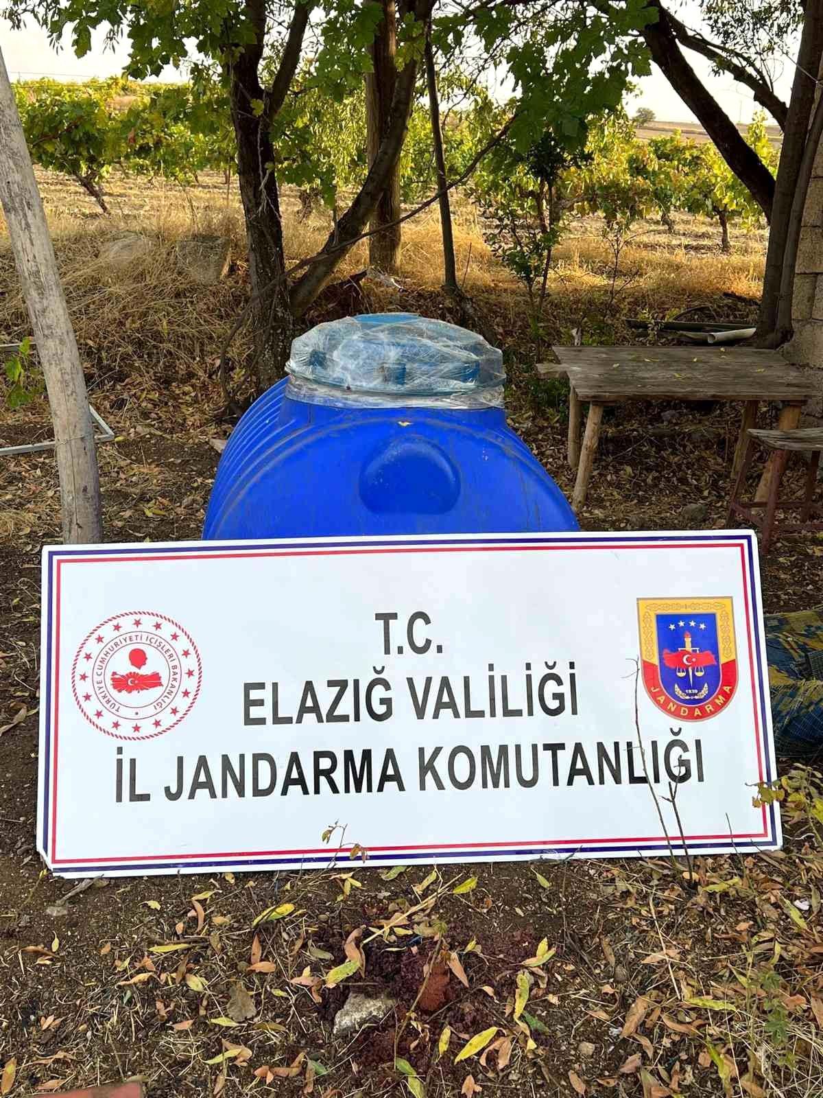 Elazığ haberleri! Elazığ\'da bin litre kaçak şarap ele geçirildi