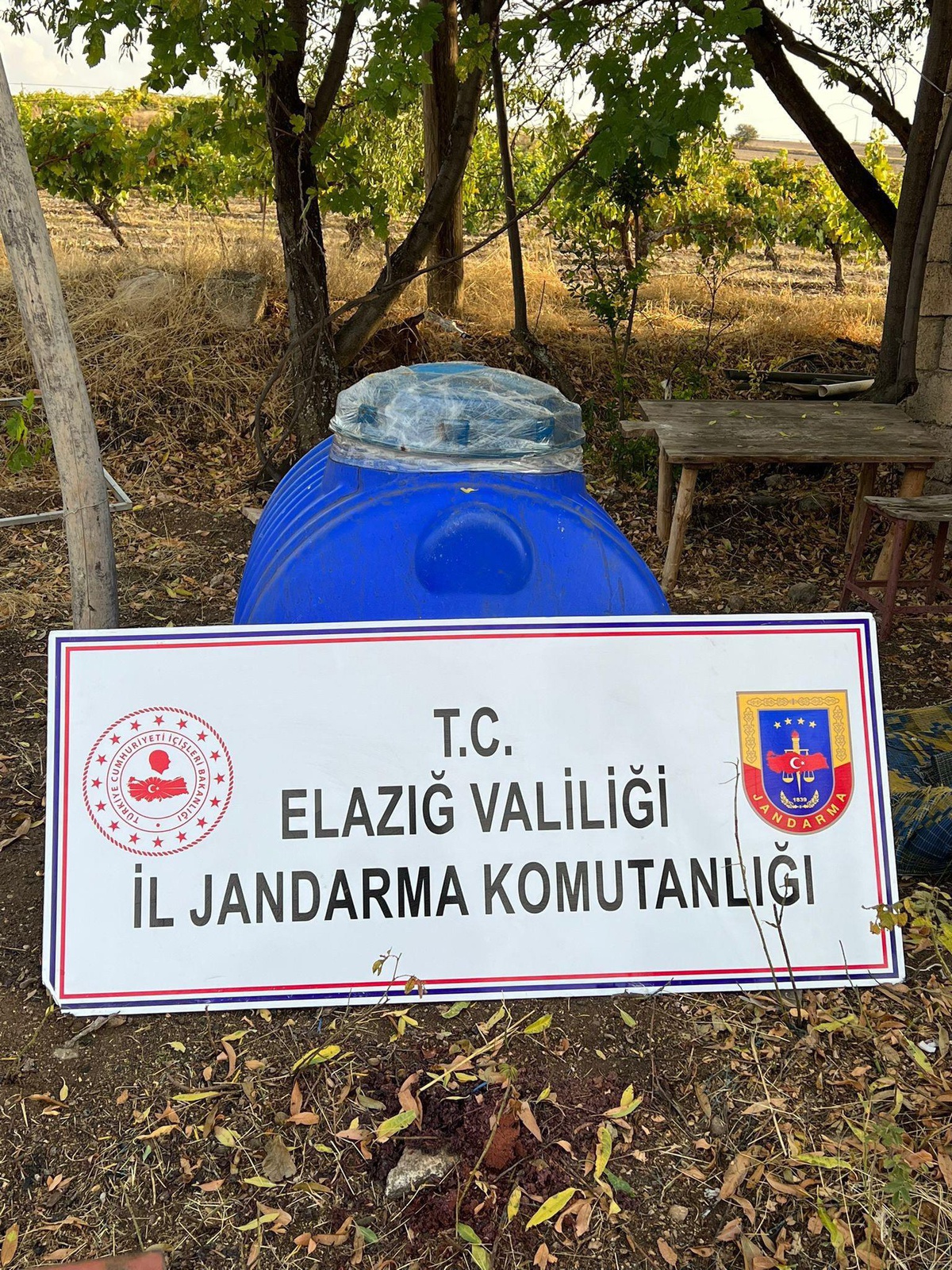 Elazığ gündem haberi: Elazığ\'da üzüm bağında 1 ton kaçak şarap ele geçirildi