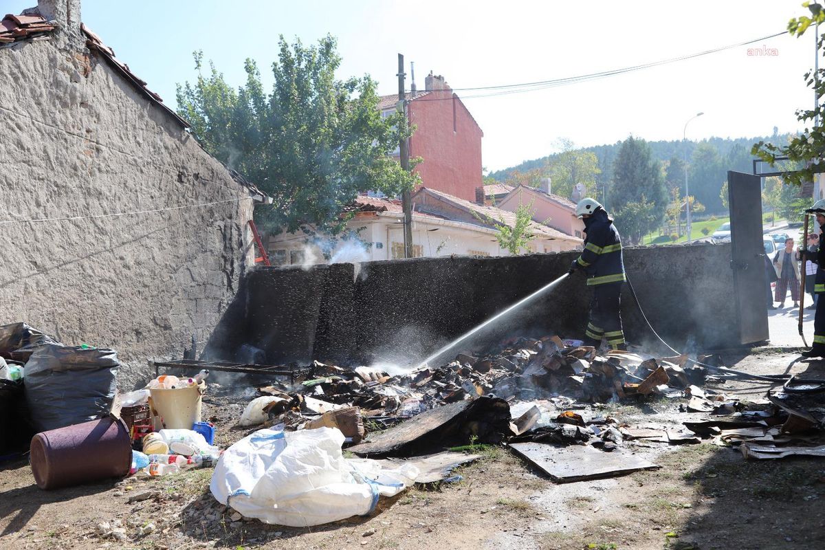 Eskişehir yerel: Eskişehir Büyükşehir İtfaiyesi\'nden Yangına Müdahale