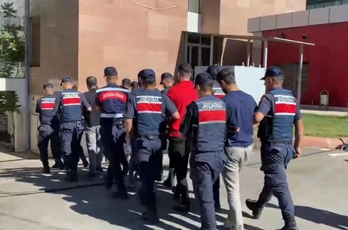 Son dakika haberi... Gaziantep\'te fıstık hırsızlığı iddiasıyla yakalanan 15 şüpheli tutuklandı