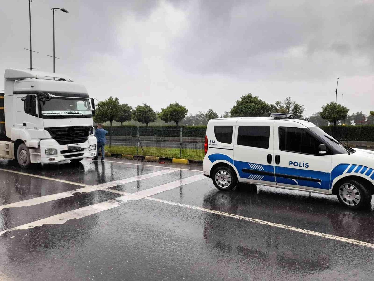 Gülüç kavşağında iki tır çarpıştı: 1 yaralı