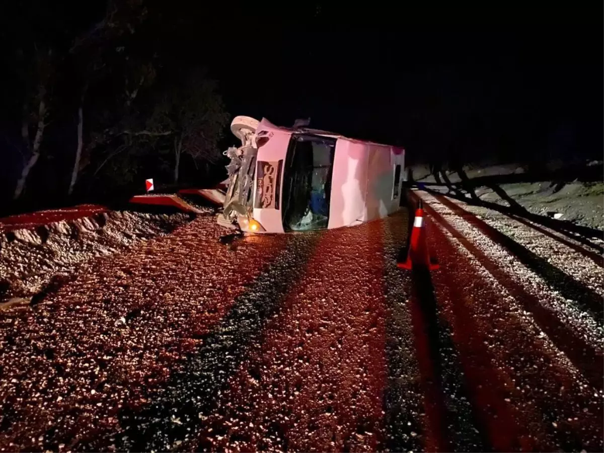 Son dakika haber! İşçileri taşıyan minibüs devrildi: 13 yaralı