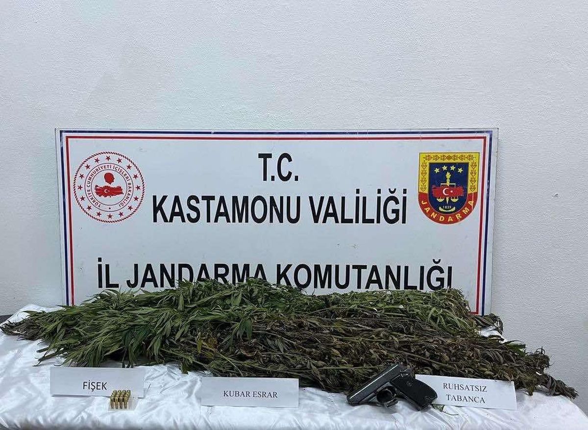 Kastamonu haber: Kastamonu\'da 4 kilo 65 gram esrarla yakalanan baba oğul gözaltına alındı