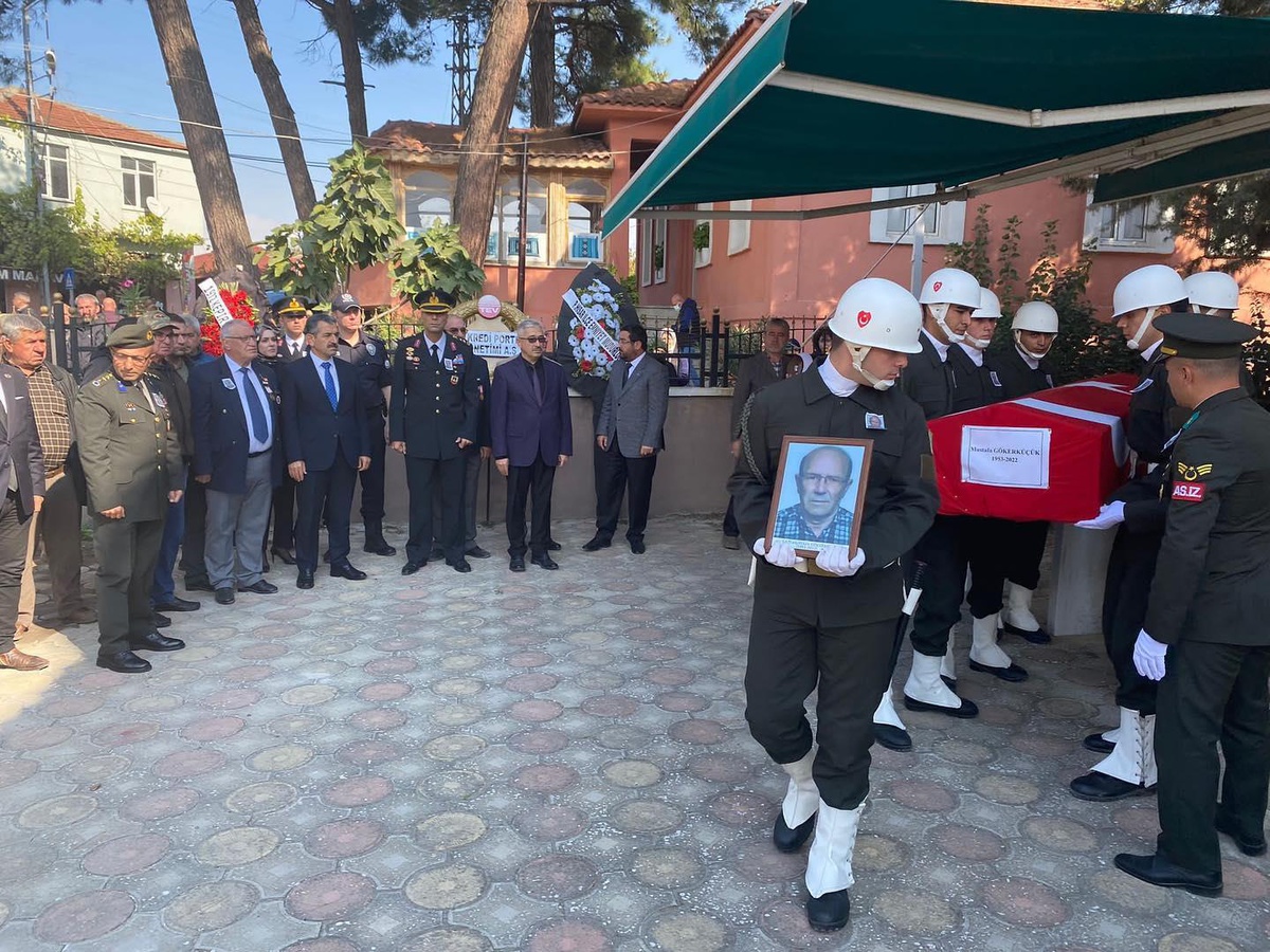 Kırklareli haberi! Kıbrıs gazisi Mustafa Gökerküçük Kırklareli\'nde son yolculuğuna uğurlandı