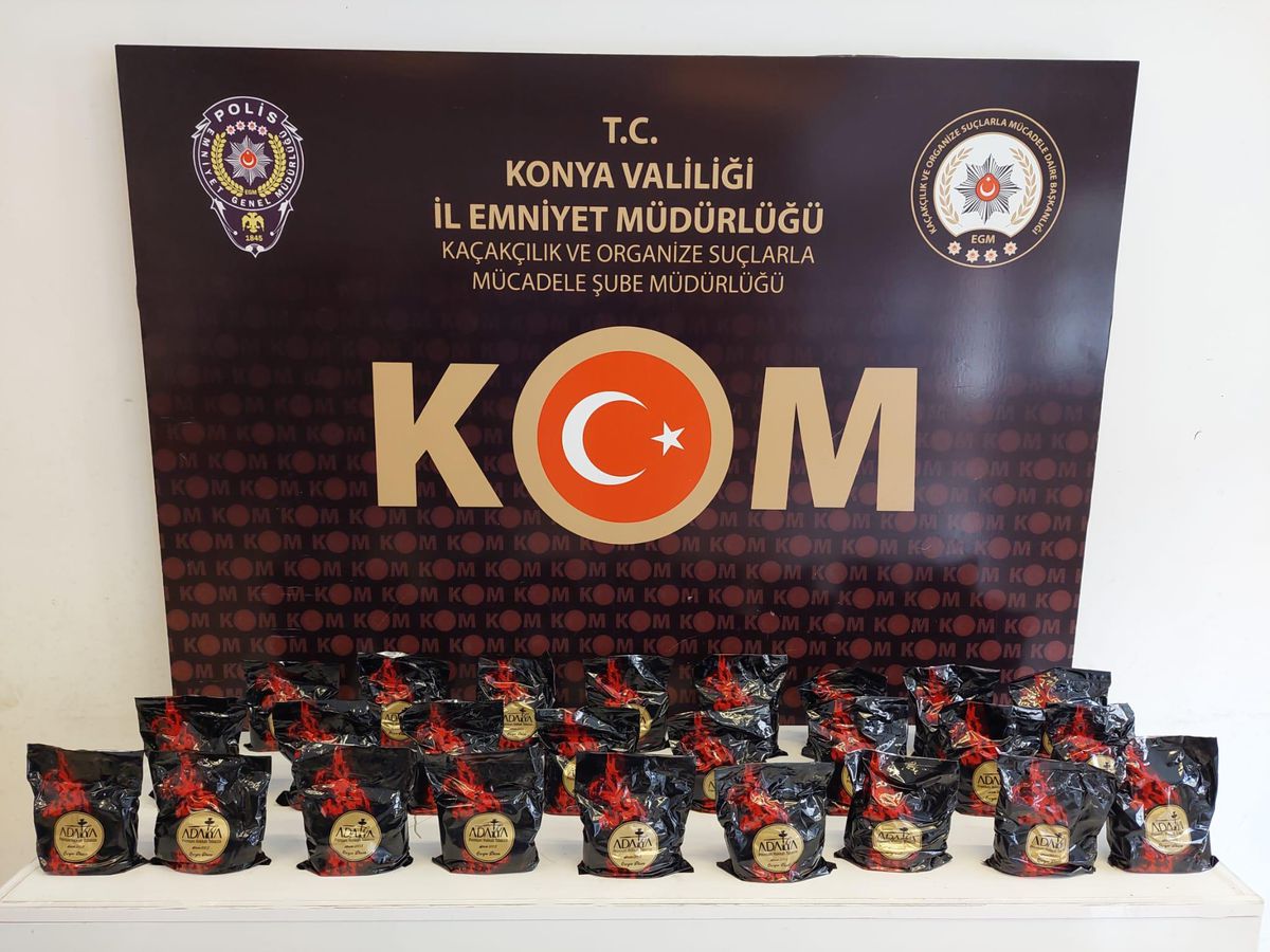 Konya haberi! Konya\'da kargo kutusunda kaçak nargile tütünü ele geçirildi