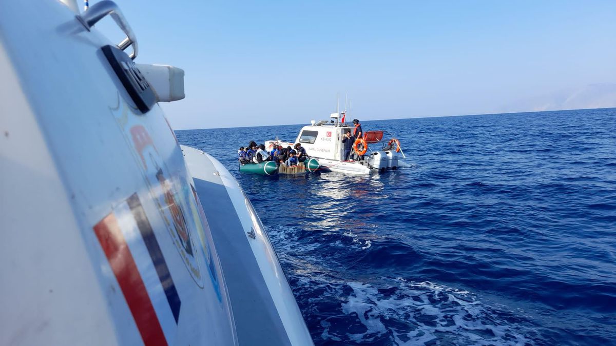 Muğla haberleri: Muğla\'da geri itilen 23 düzensiz göçmen kurtarıldı, 39 göçmen yakalandı