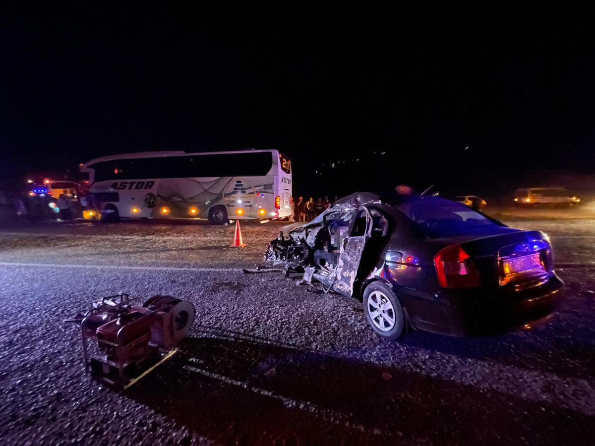 Son Dakika | Muğla\'da otobüsle çarpışan otomobilin sürücüsü öldü