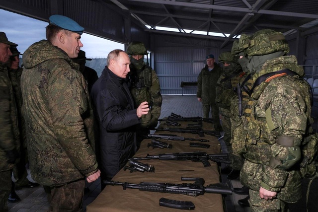 Putin, kısmi seferberlikle orduya alınan askerleri denetledi Putin, kısmi seferberlikle orduya alınan askerleri denetledi