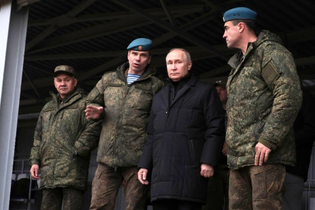 Putin, kısmi seferberlikle orduya alınan askerleri denetledi