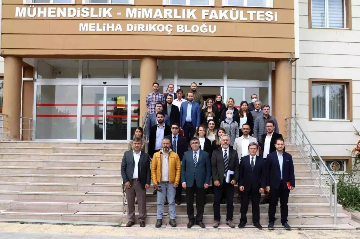 Rektör Aktekin Mühendislik-Mimarlık Fakültesi akademik kurul toplantısına katıldı