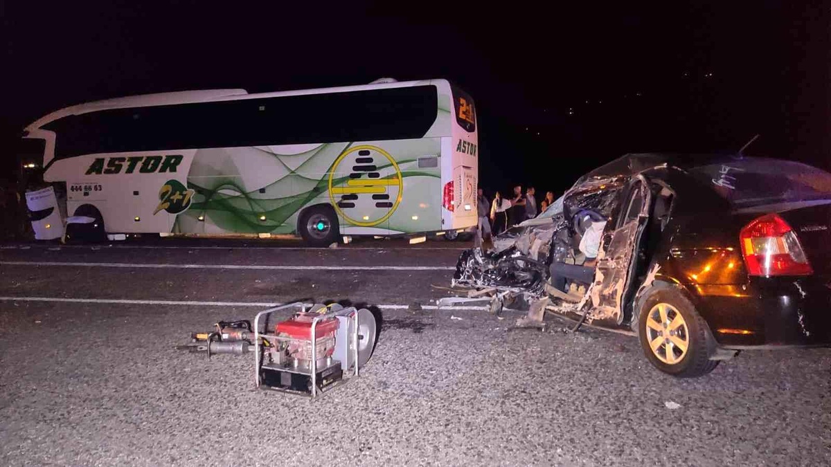 Son dakika haber | Seydikemer\'de otobüsle otomobil çarpıştı: 1 ölü, 1 yaralı
