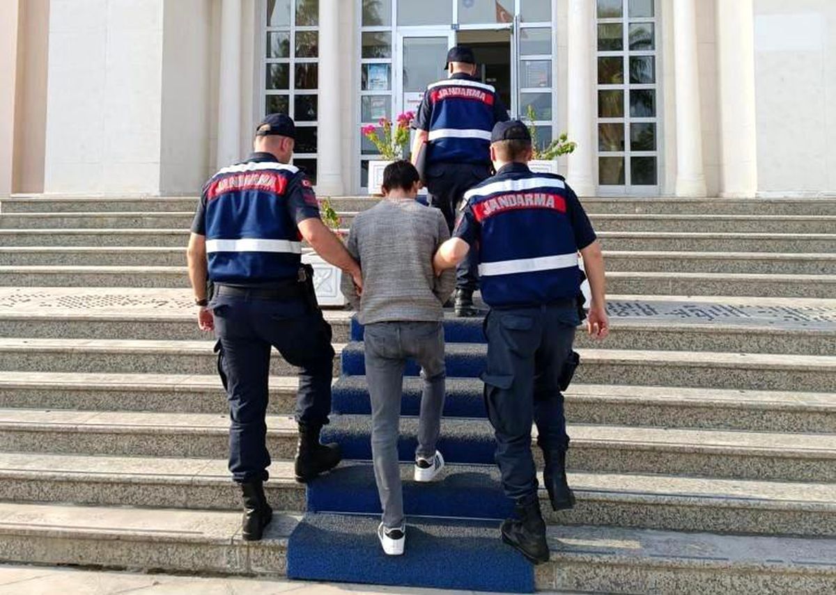 Muğla haber... Seydikemer\'de yakalanan uyuşturucu satıcısı tutuklandı