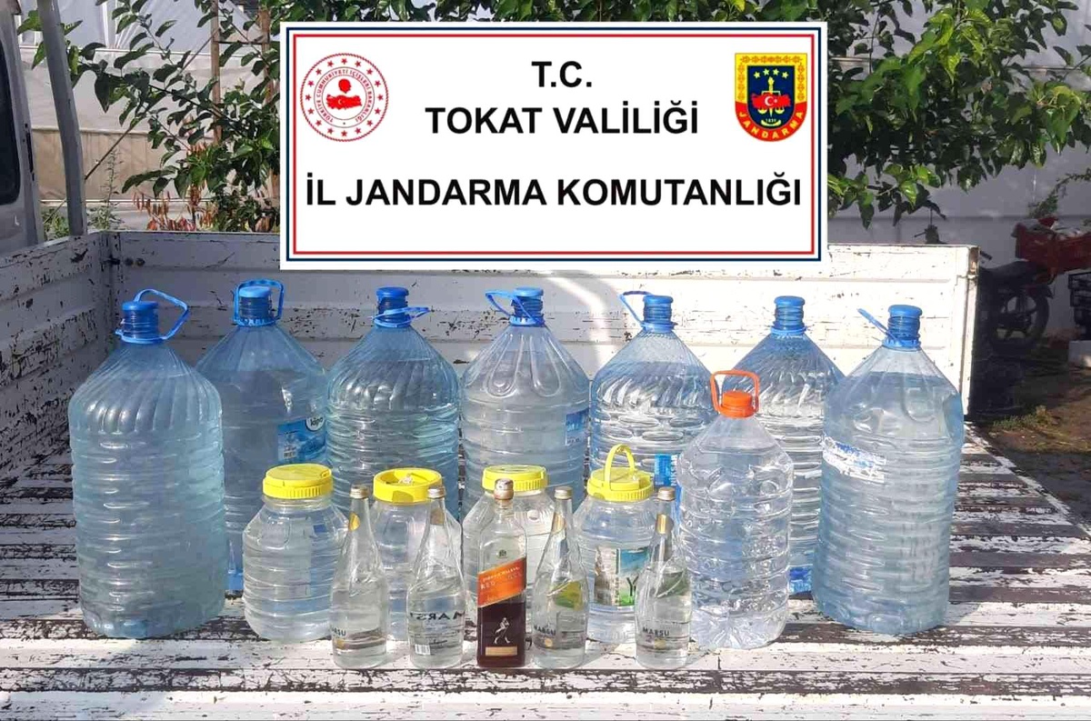 Tokat haber... Tokat\'ta bir ahırda 195 litre kaçak içki ele geçirildi